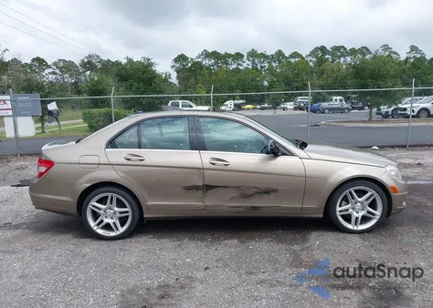 2009 Mercedes-Benz C 300 Luxury/Sport from USA, damaged, VIN WDDGF54X69R063653